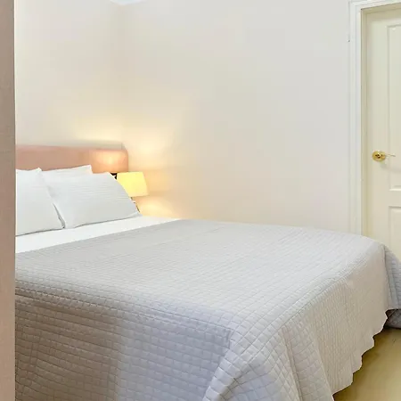 Premium Riviera Apartment- Ac,parking,wifi,comfort גולם