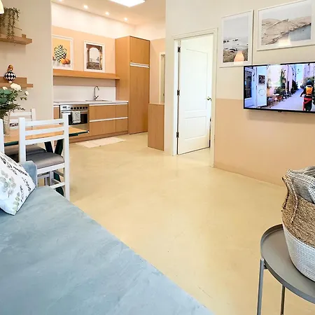 Premium Riviera Apartment- Ac,parking,wifi,comfort גולם