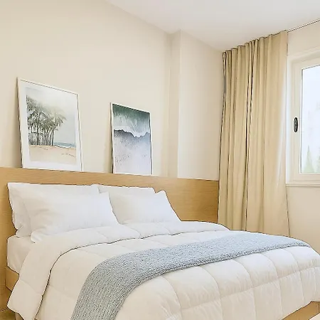 Premium Riviera Apartment- Ac,parking,wifi,comfort דירה גולם