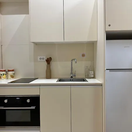 Premium Riviera Apartment- Ac,parking,wifi,comfort * גולם